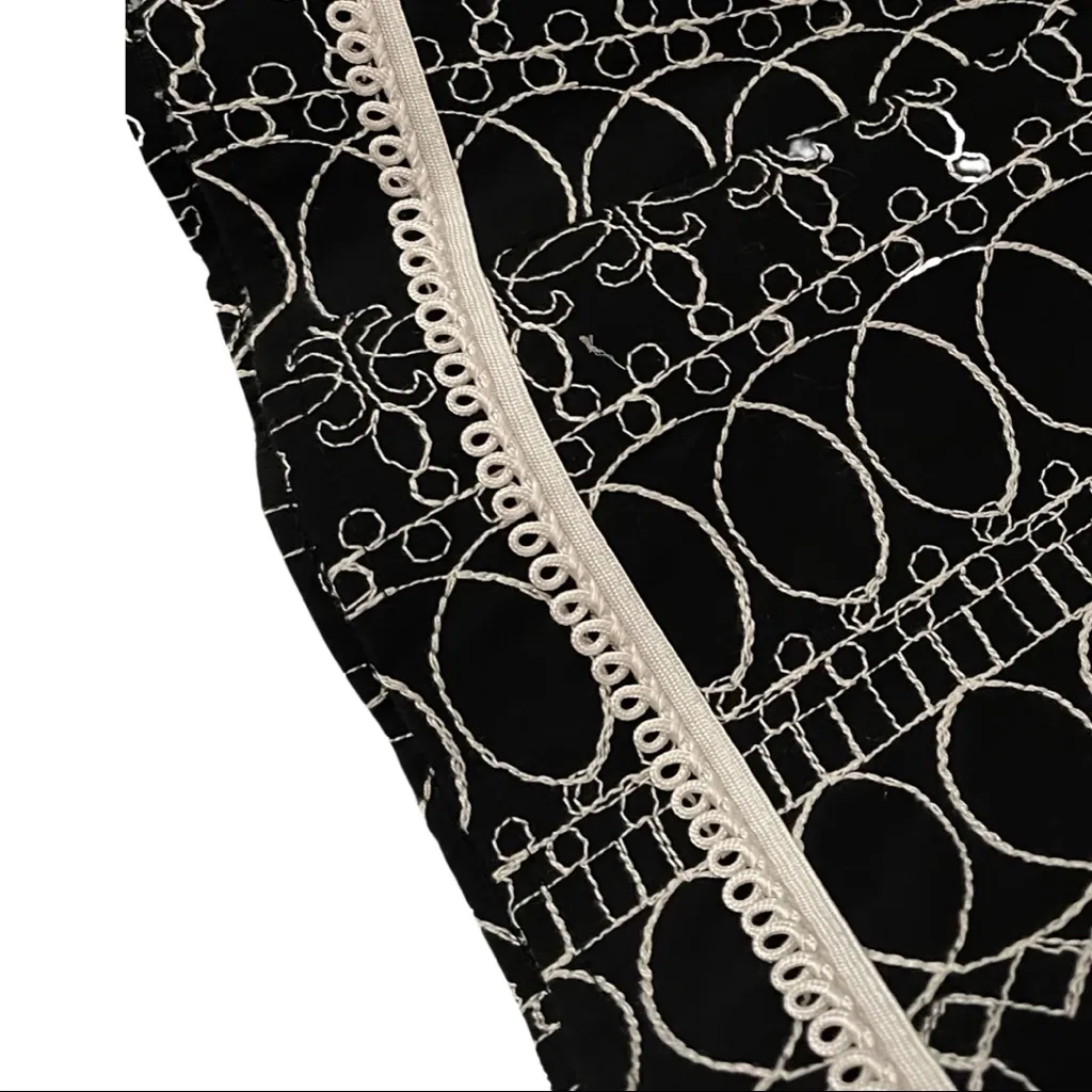 - White House Black Market Black and White Embroidered Flair Skirt  4 - Image 3