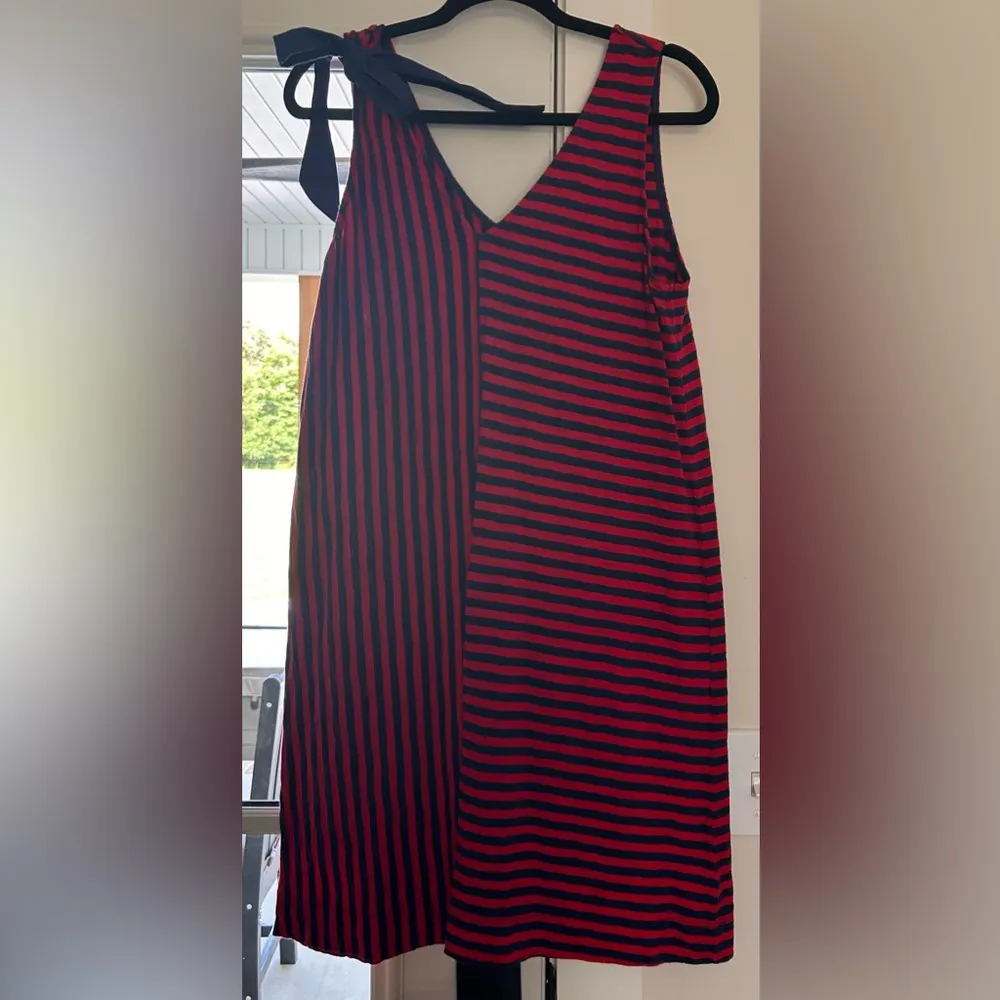 Vineyard Vines Resort Asymmetrical Red & Navy Stripe One Shoulder Bow Dress Sz M - Image 8
