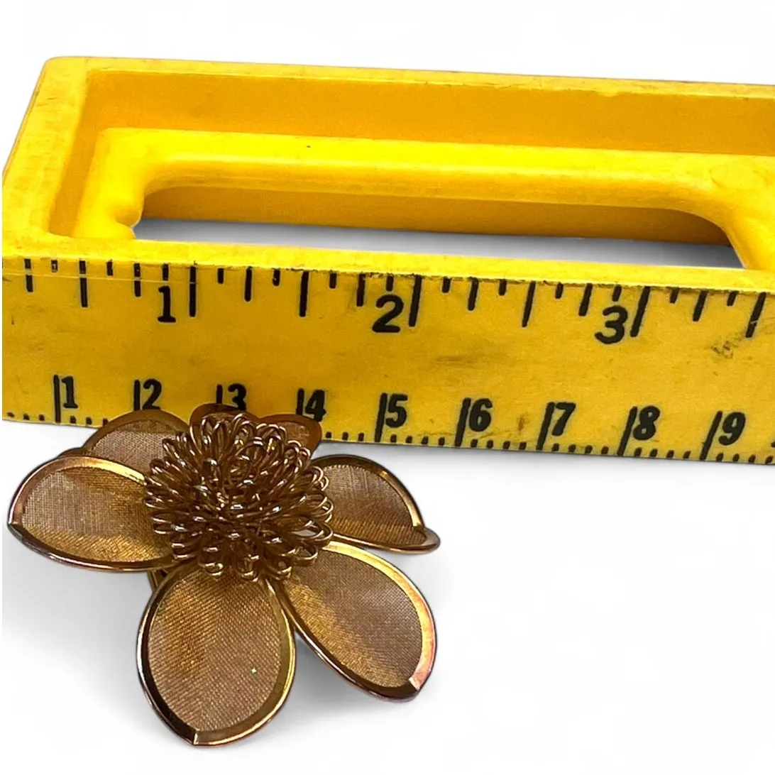 Vintage MCM Mid Century 60's Gold Tone Metal Mesh Flower Pin Brooch Daisy - Image 5