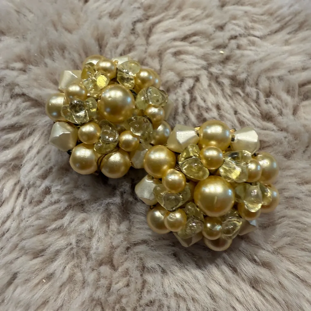 Vtg‎ Circa 1940's Hong Kong Gold Tone Beaded Clip Back Earrings - Image 4