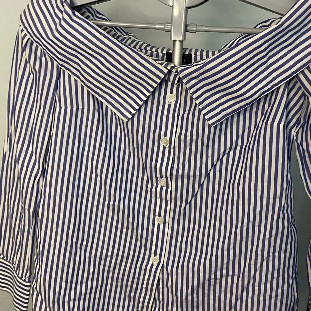 Bardot pinstriped off‎ shoulder button down long sleeve top/shirt/blouse sz 4 XS - Image 2