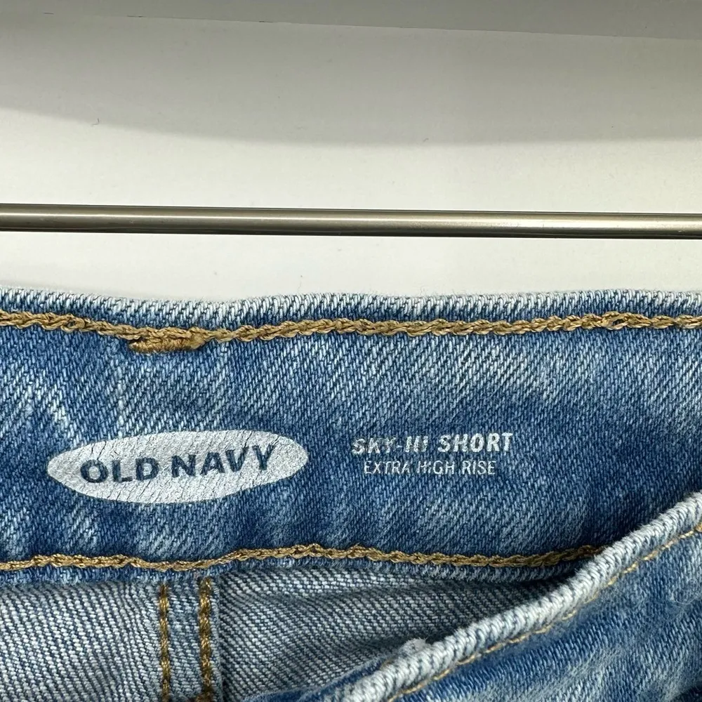 Old Navy Sky Hi Extra High Rise Distressed Loose Button Fly Jean Shorts Size 16 - Image 5