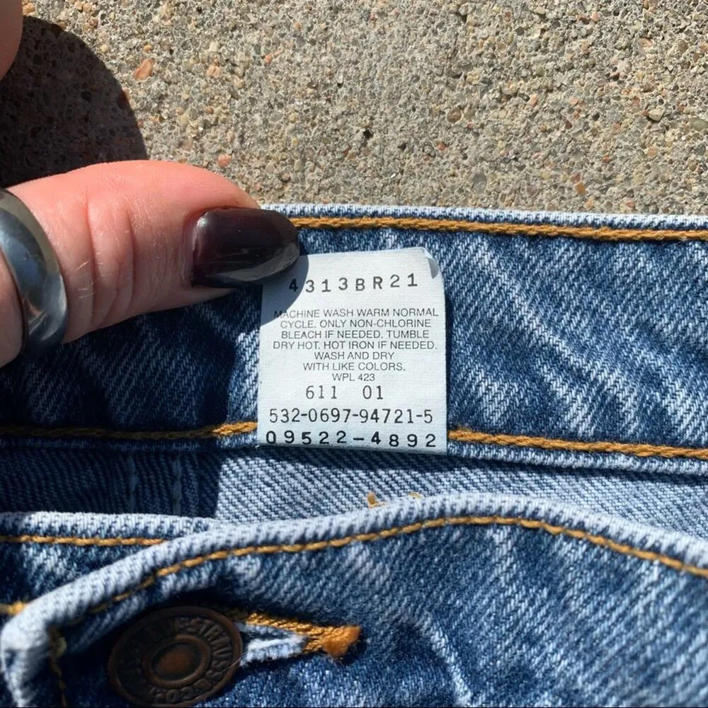 Vintage Levi’s 550 relaxed fit tapered leg jeans size W20 - Image 4