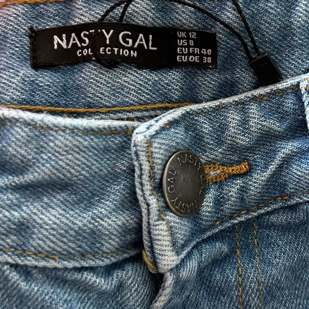 Nasty Gal Women's Straight Leg Light Wash Blue Jeans Size‎ 8 - Image 2