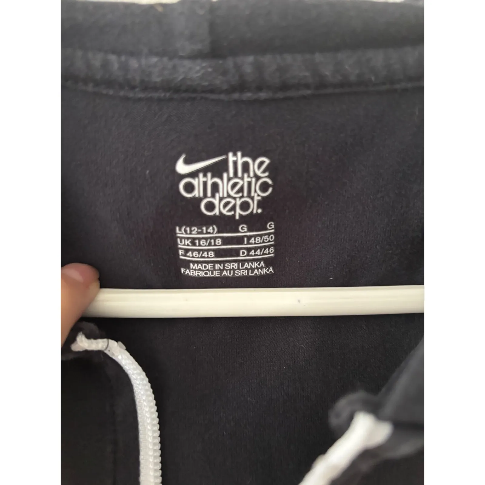 Nike athletic jacket Short sleeve.‎ Size large - Image 3