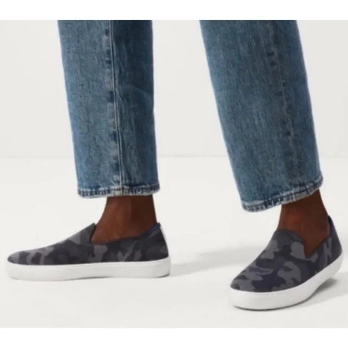 Rothy’s the Original Slip On Sneaker Women’s 9 in Black Grey Camo Print - Image 4