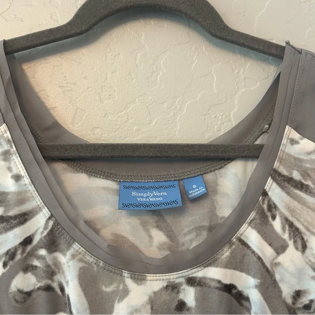 ⭐️Simply Vera Vera Wang gray and light blue floral sleeveless dress size small - Image 6