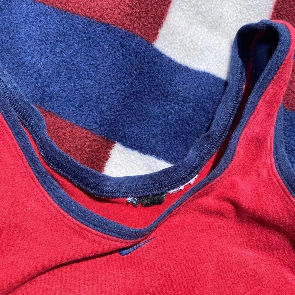 Vintage Nike crop top with the center Nike swoosh at the front.
No size - Image 4