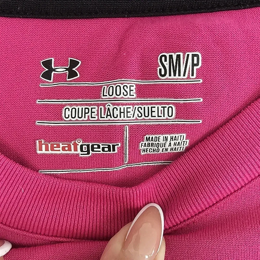 Under Armour Loose Heatgear Magenta High Neck Athletic Sports Top Size SM - Image 2
