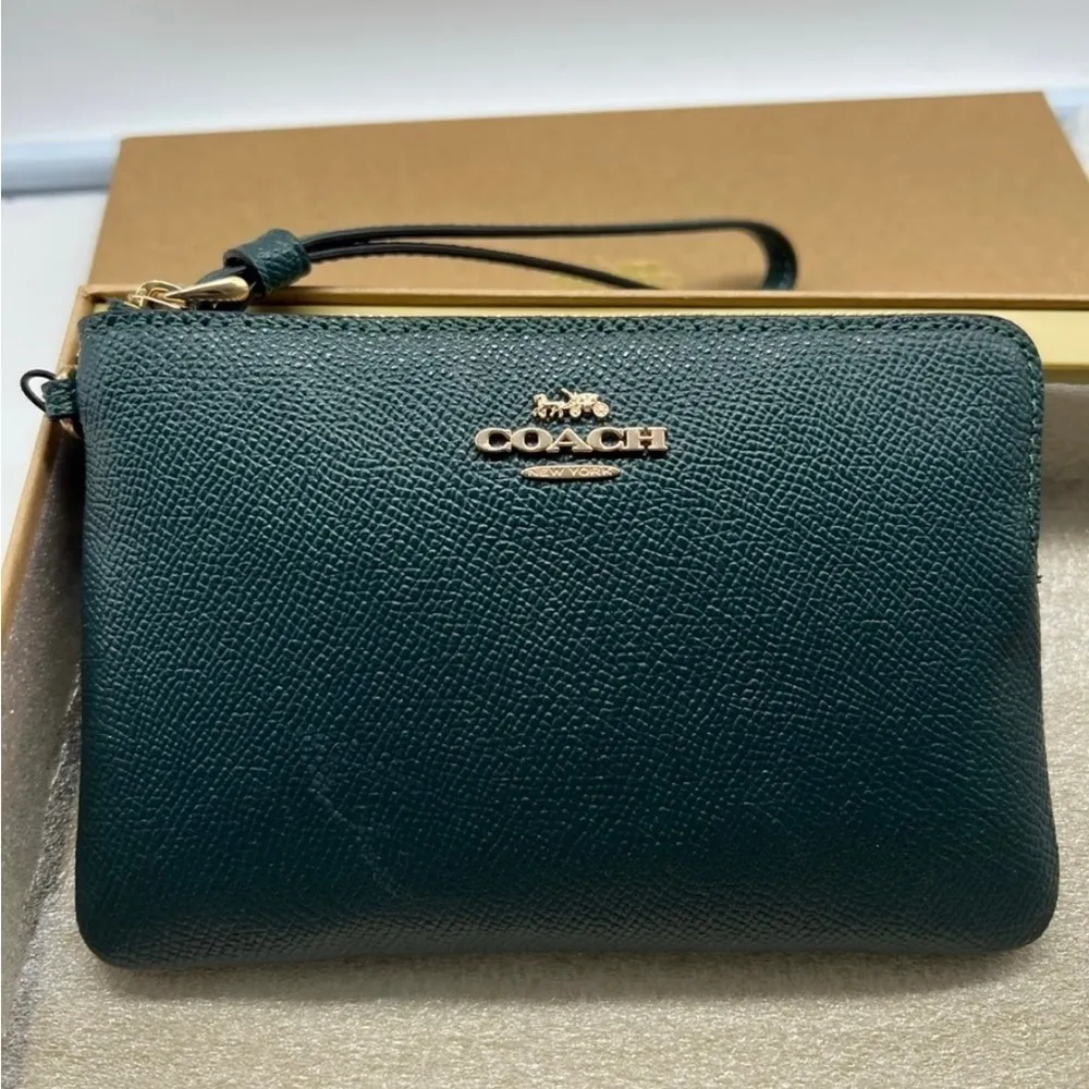 Coach Boxed Wristlet & Charms Gift Set – Perfect Holiday Gift – NWT - Image 3