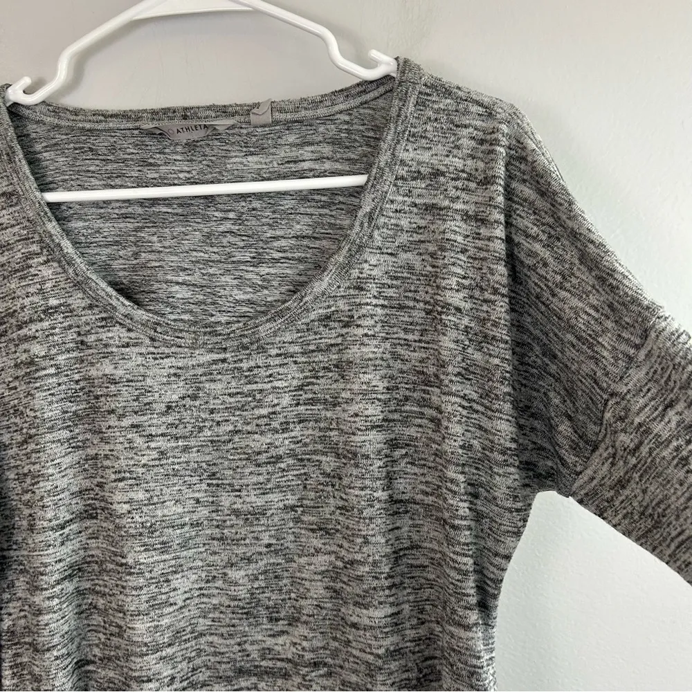 Athleta Heathered Grey Batwing & Robin Kangaroo Pocket Top Size Small - Image 4