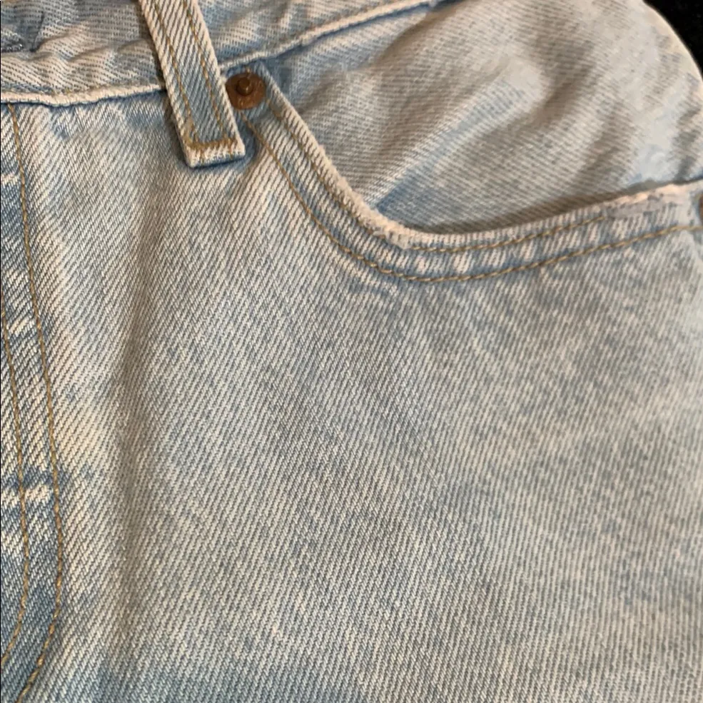 Levi Wedgie Distressed High Rise Shorts Frayed Hem Light Blue Denim Size 26 - Image 12