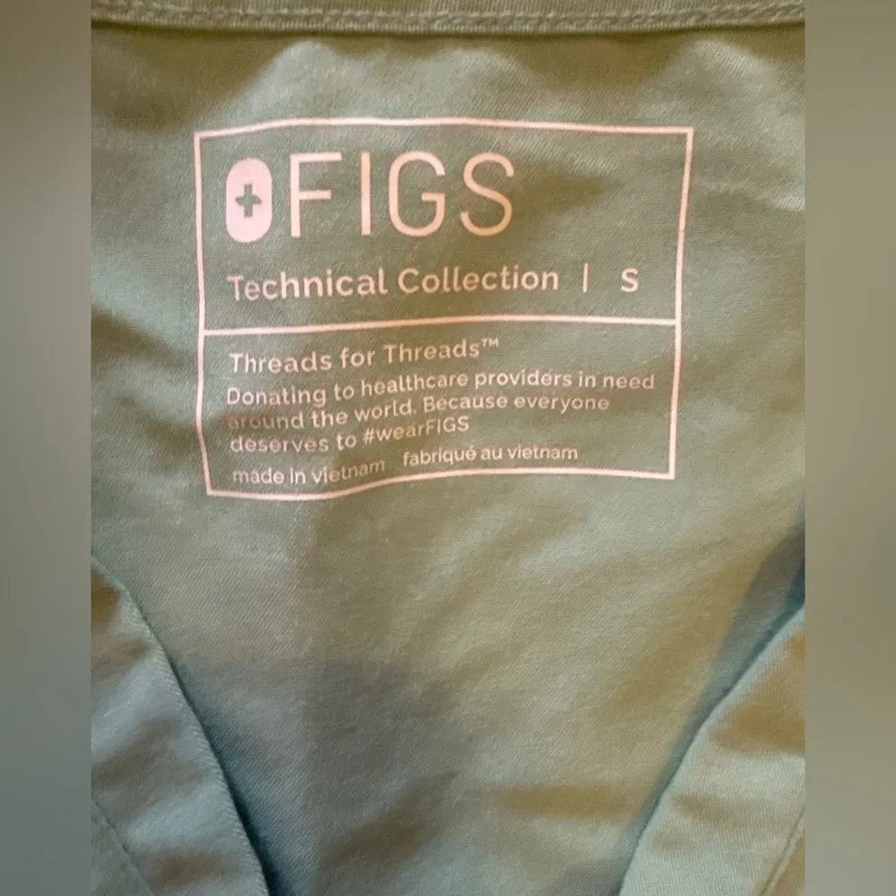 Figs technical collection womens catrina scrub top size small green/teal - Image 6