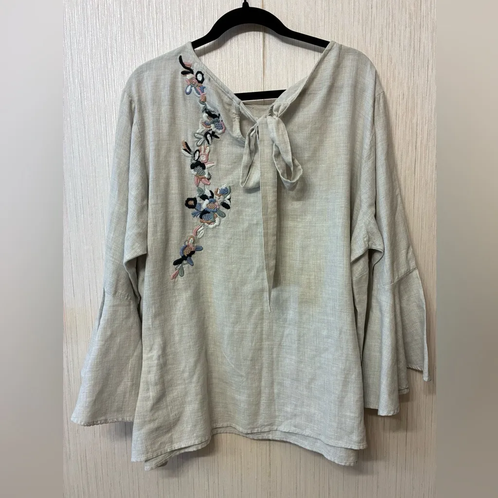Chelsea & Theodore Size 2X Embroidered Bell Sleeve Top Linen Blend Boho Tunic Gray - Image 2