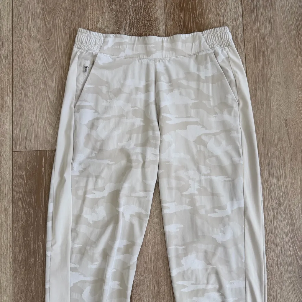 Athleta  Brooklyn Camo Jogger Pant Size 8 Style 599681 - Image 7