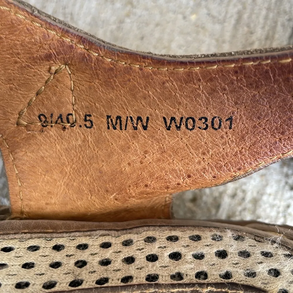 BORN Fisherman Sandals Waterproof comfy Tan womens size 9/40.5 - Image 5