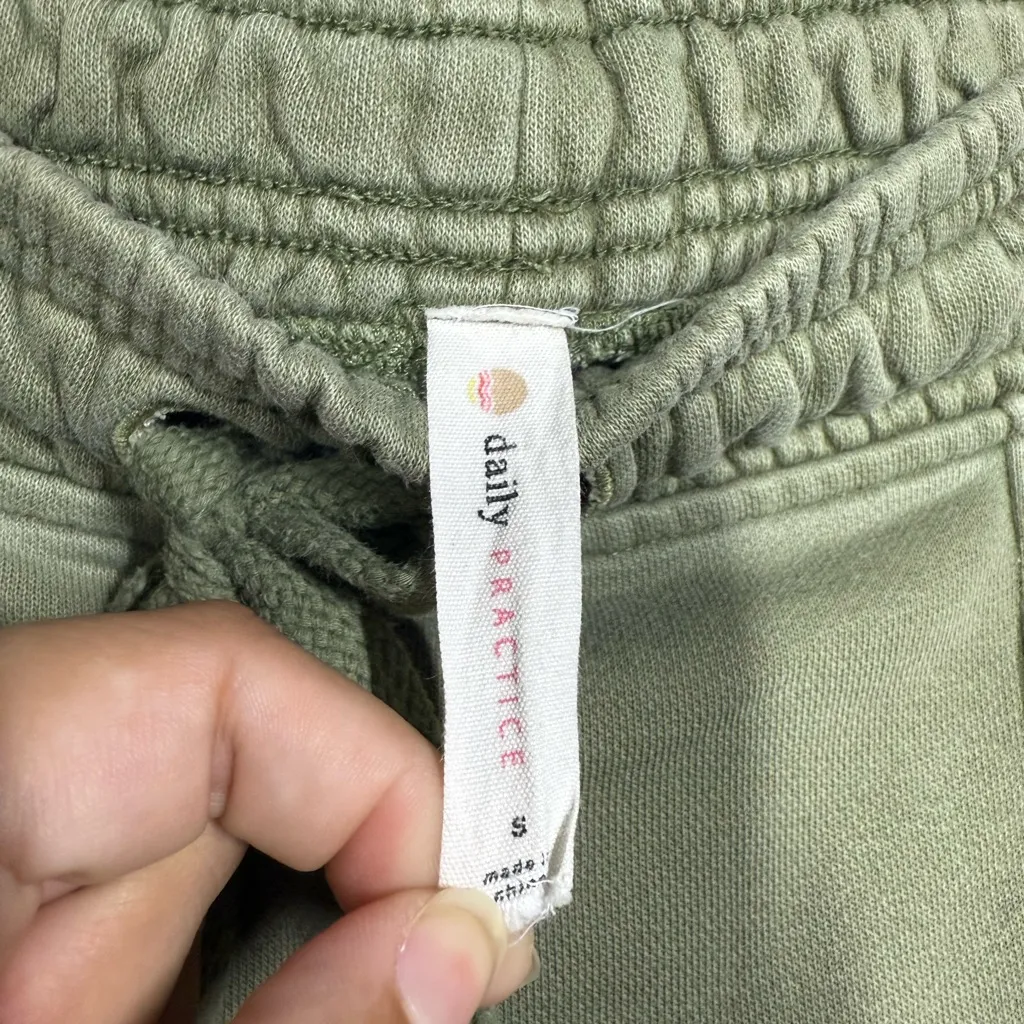 Anthropologie Daily Practice Moss Green Pintucked Column Lounge Pant Size Small - Image 5