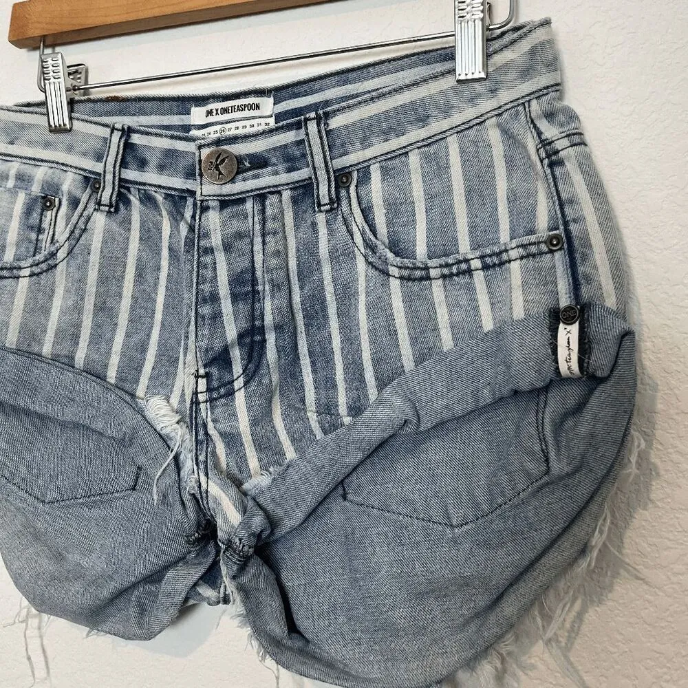 Striped Denim Bandits Low Waist Jean Shorts Women's Size 26 - Image 3