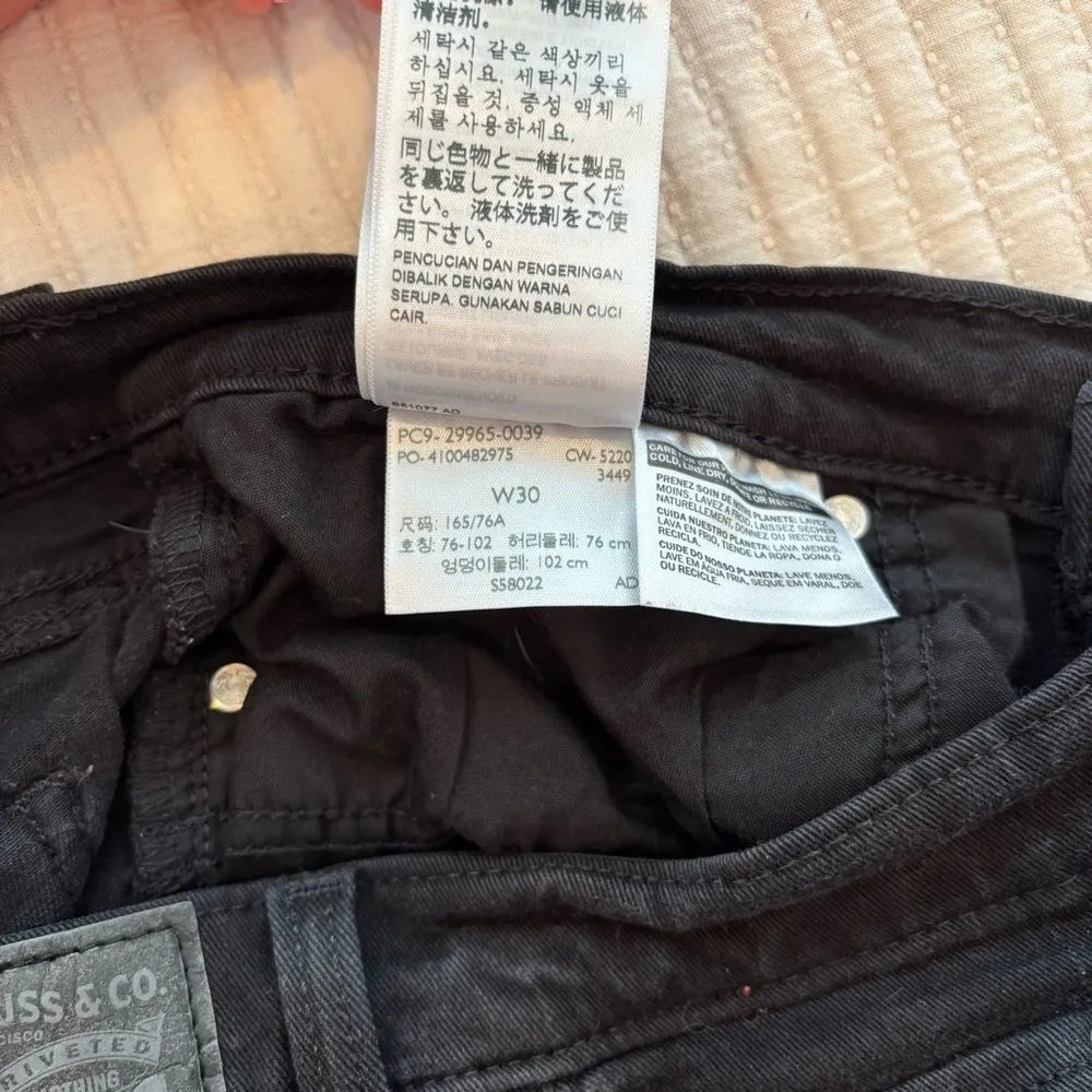 Levi's Mid Length Shorts Women's Black Denim Cuffed Hem Size 30 4" inseam - Image 8