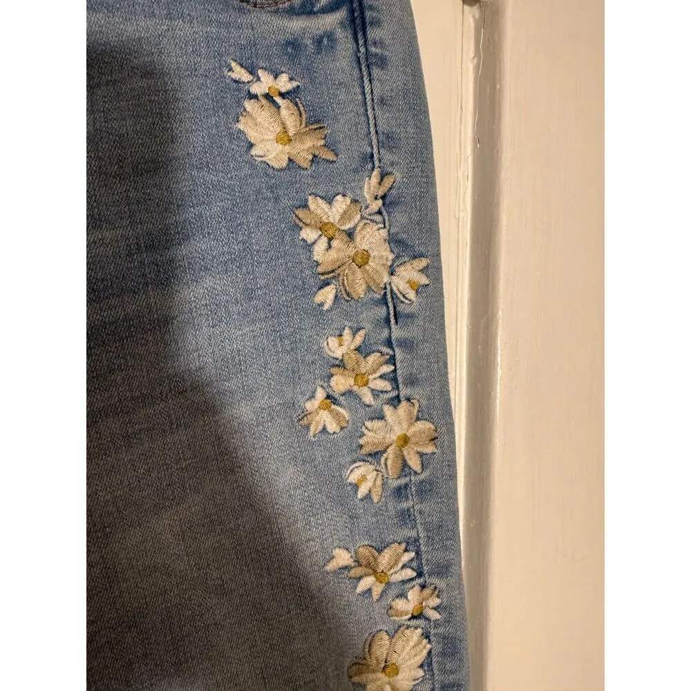 Abercrombie and Fitch High Rise Flower Embroidered Skinny Jeans - Image 2