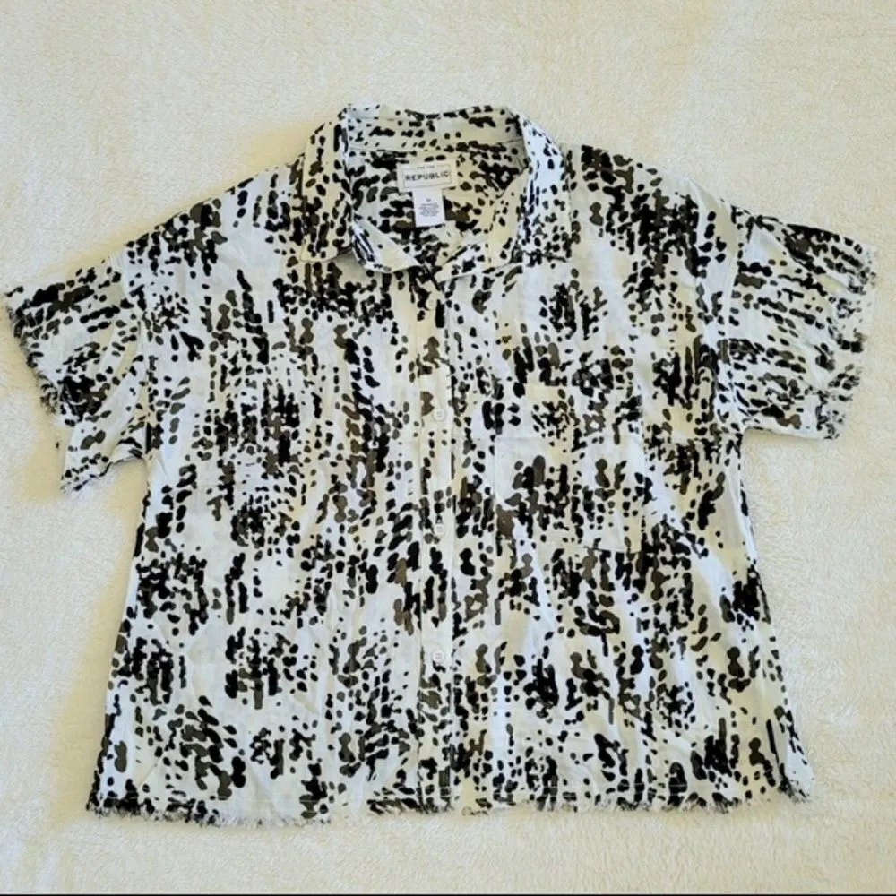 ✨Frayed collar dot button down top✨ - Image 3