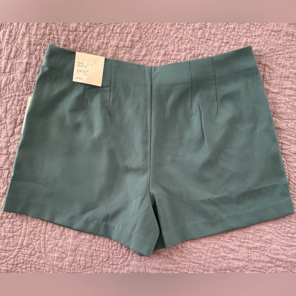 NWT  Midi Shorts 4” in Turquoise - Image 9