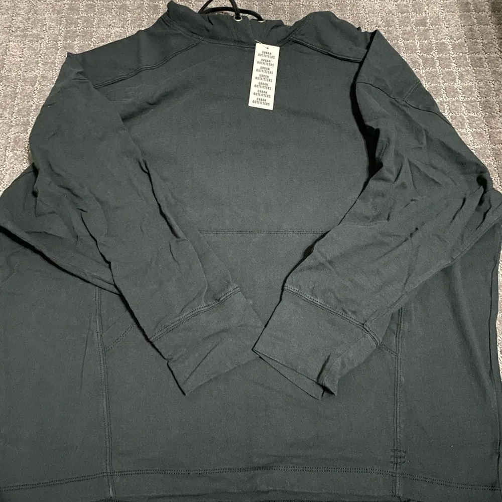 Urban Outfitters  Joshua Hooded Long Sleeve Tee NWT Size M - Black - Image 6