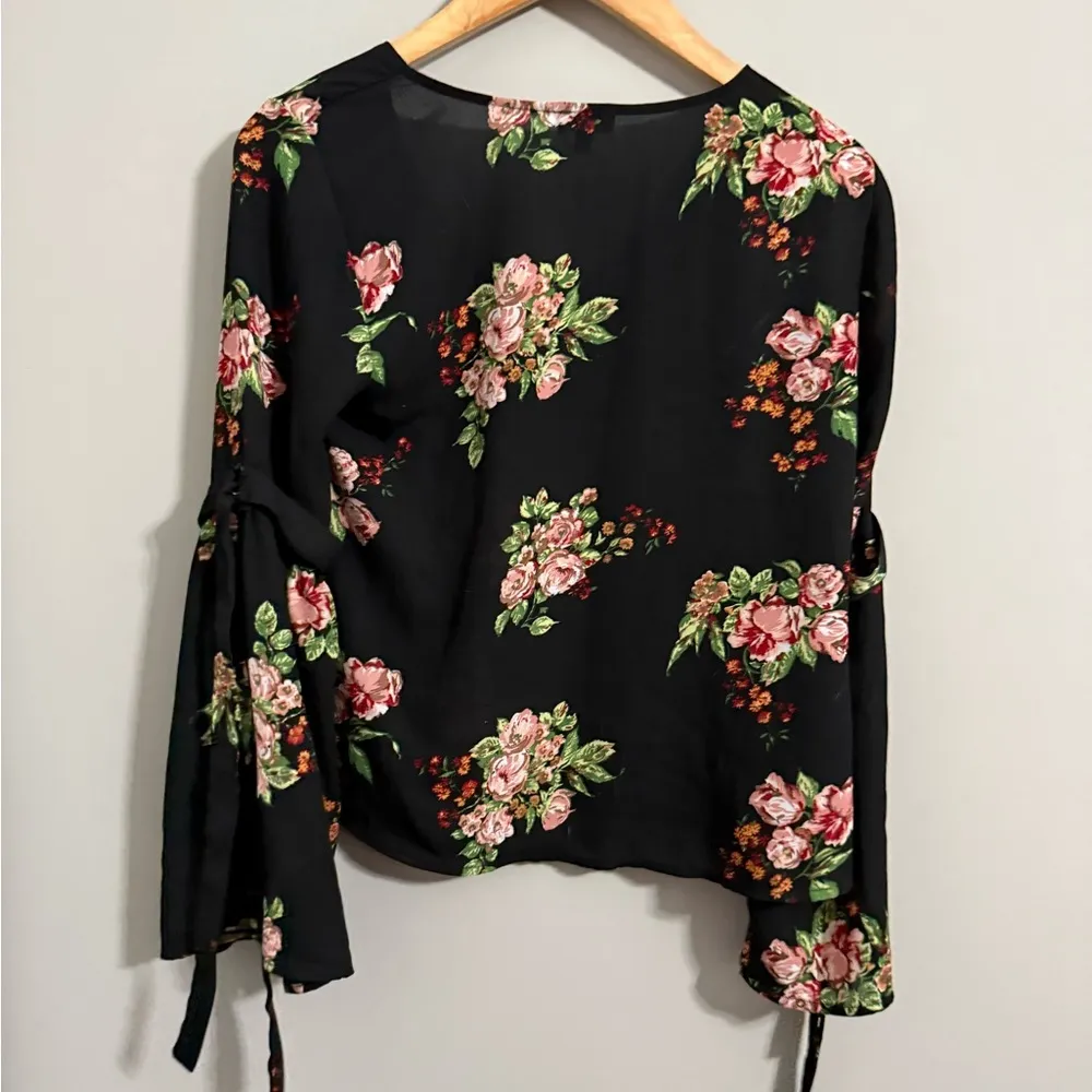 Lily Rose Black‎ and Pink Bell Sleeve Blouse with Tie Front - Image 3