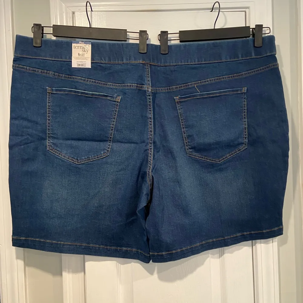 NWOT Terra & Sky Size 4X Elastic Waist Split Hem Dark Wash Denim Jean Shorts - Image 5