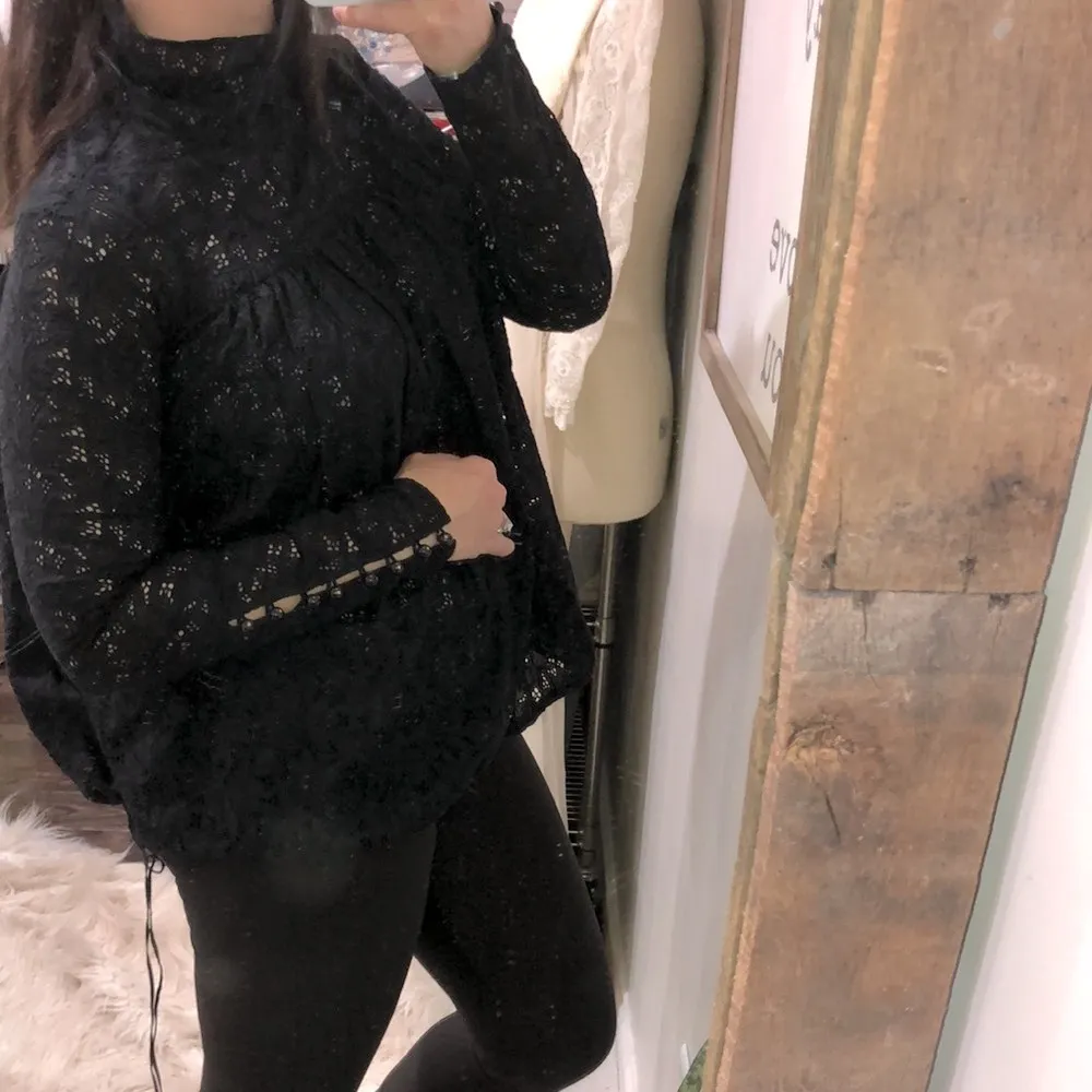 Tracy Reese New York size 4 black lacey boho top - Image 4