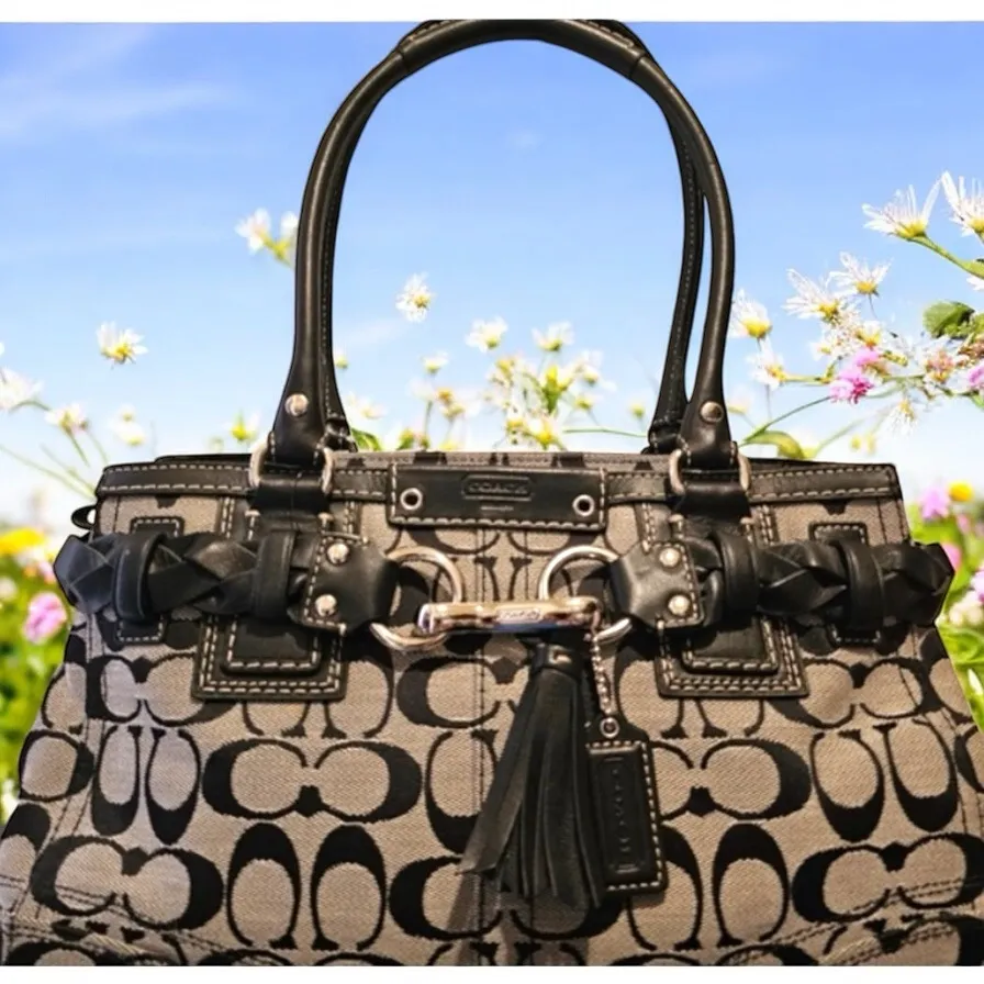 Coach  HAMPTON SIGNATURE CANVAS SHOULDER BAG WITH LEATHER. - Image 3