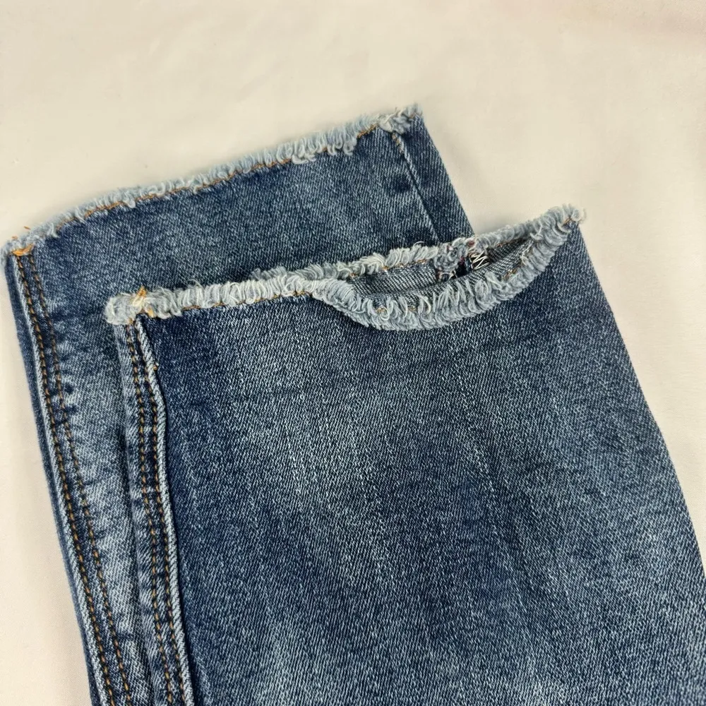 American Eagle Size 4 Tomgirl Straight Baggy Distressed Jeans Stretch Raw Hem - Image 3