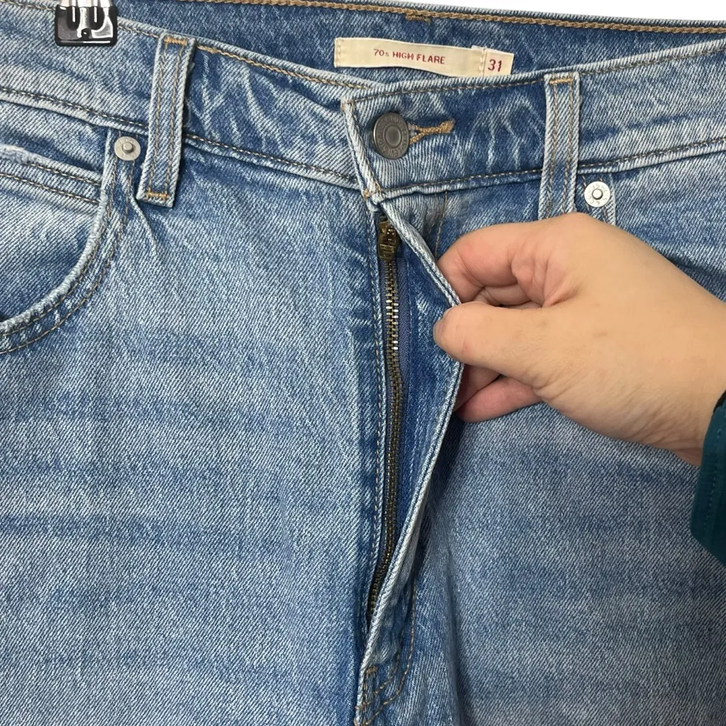 Levi’s 70s High Flare Jeans Size 31 Light Wash Distressed Raw Hem High Rise - Image 8