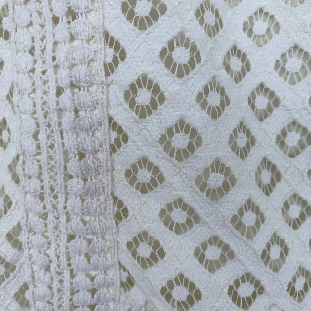 Banana Republic Eyelet sleeveless Blouse - Image 3