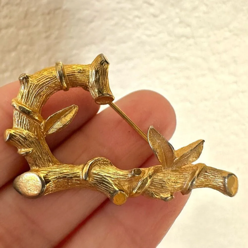 Sarah Coventry bamboo gold tone vintage J brooch - Image 3