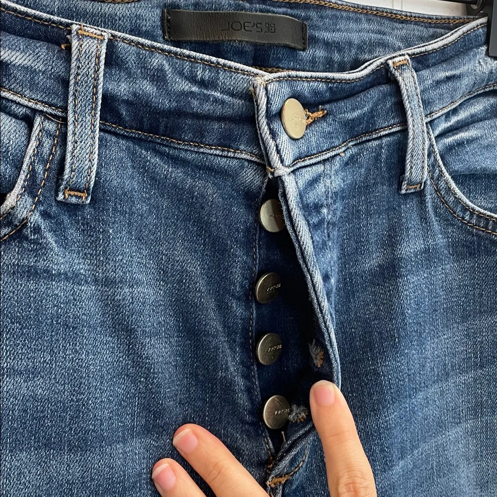 JOE’S JEANS The Niki Mid-Rise Distressed Boyfriend Raw Hem Button Fly Size 29 - Image 9