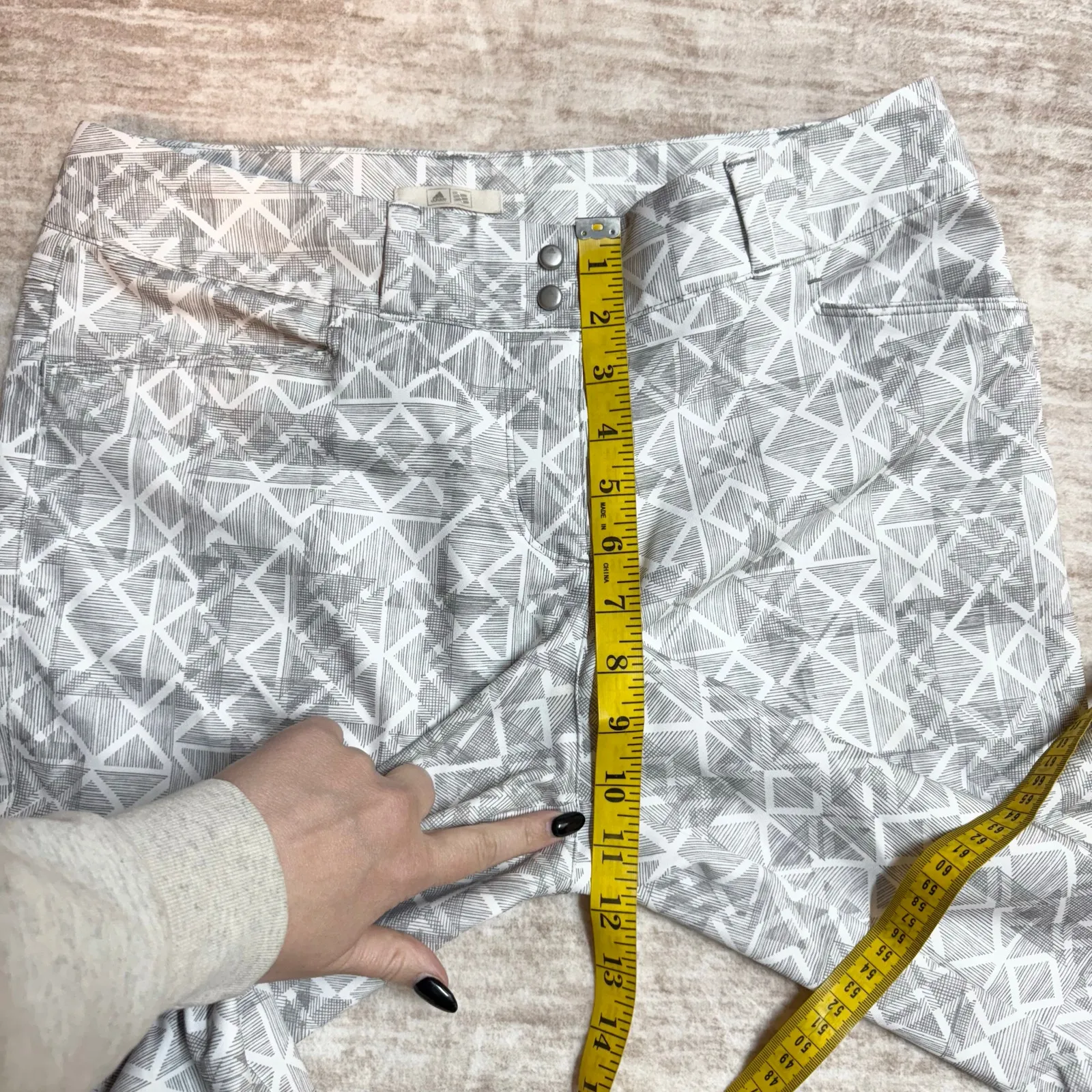 Adidas Womens 6 Gray Geometric Print Bermuda Shorts Golf Athletic Sporty Pockets - Image 3