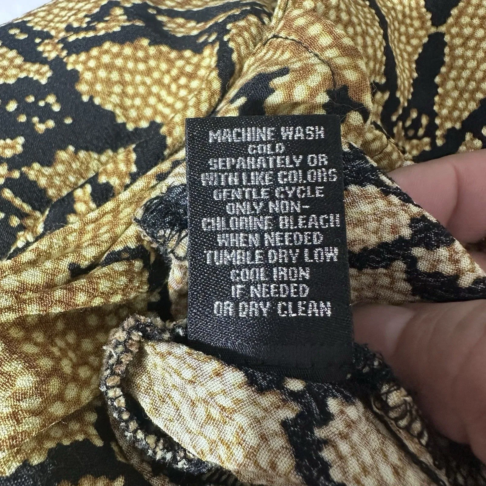 Catherine Malandrino Women’s Blouse Size XS Snake Print Button Front Short Sleev - Image 8