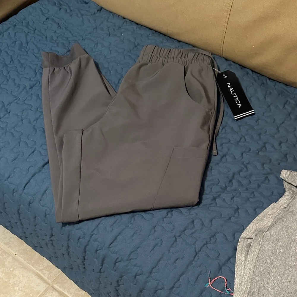Nautica Gray cargo style scrub pants Sz M by Nautica NWT - Image 3
