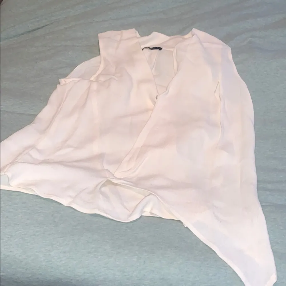 Maven West | Sleeveless Blouse - Image 3