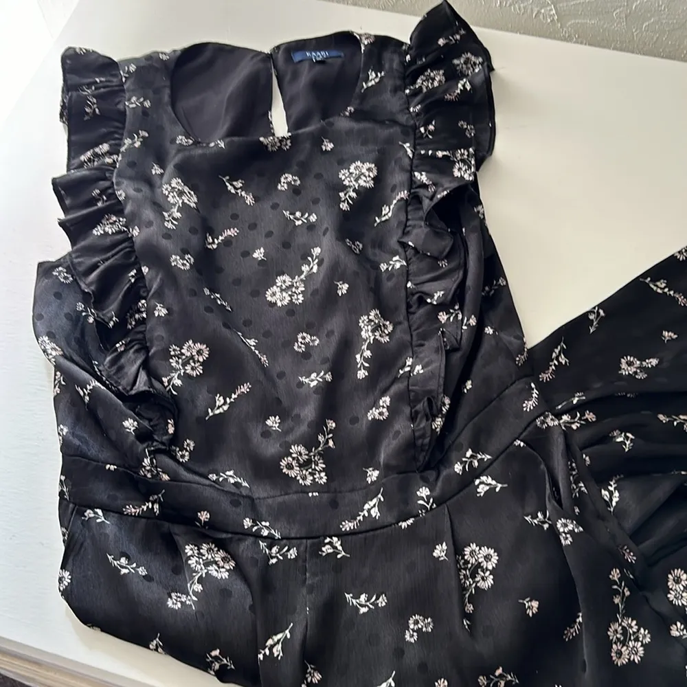 Satin dainty floral ruffle sleeve-less pantsuit - Image 9