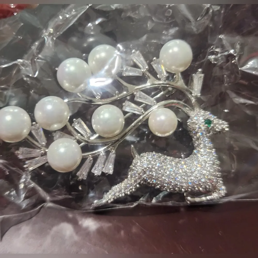 Silver Tone Full Pave Cubic Zirconia Pearl Reindeer Brooch Pin - Image 4