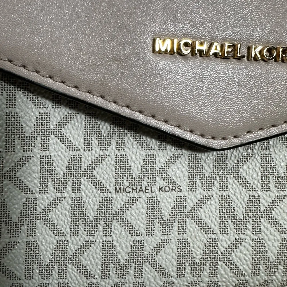 Michael Kors Cream and Tan Crossbody Bag with Gold Hardware - Image 4