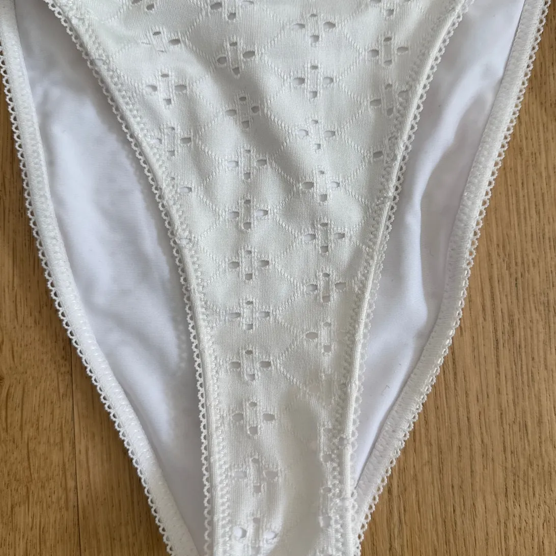 Stone Cold Fox Bikini Top & Bottoms Eyelet Evelyn Size XS Off White - Image 3