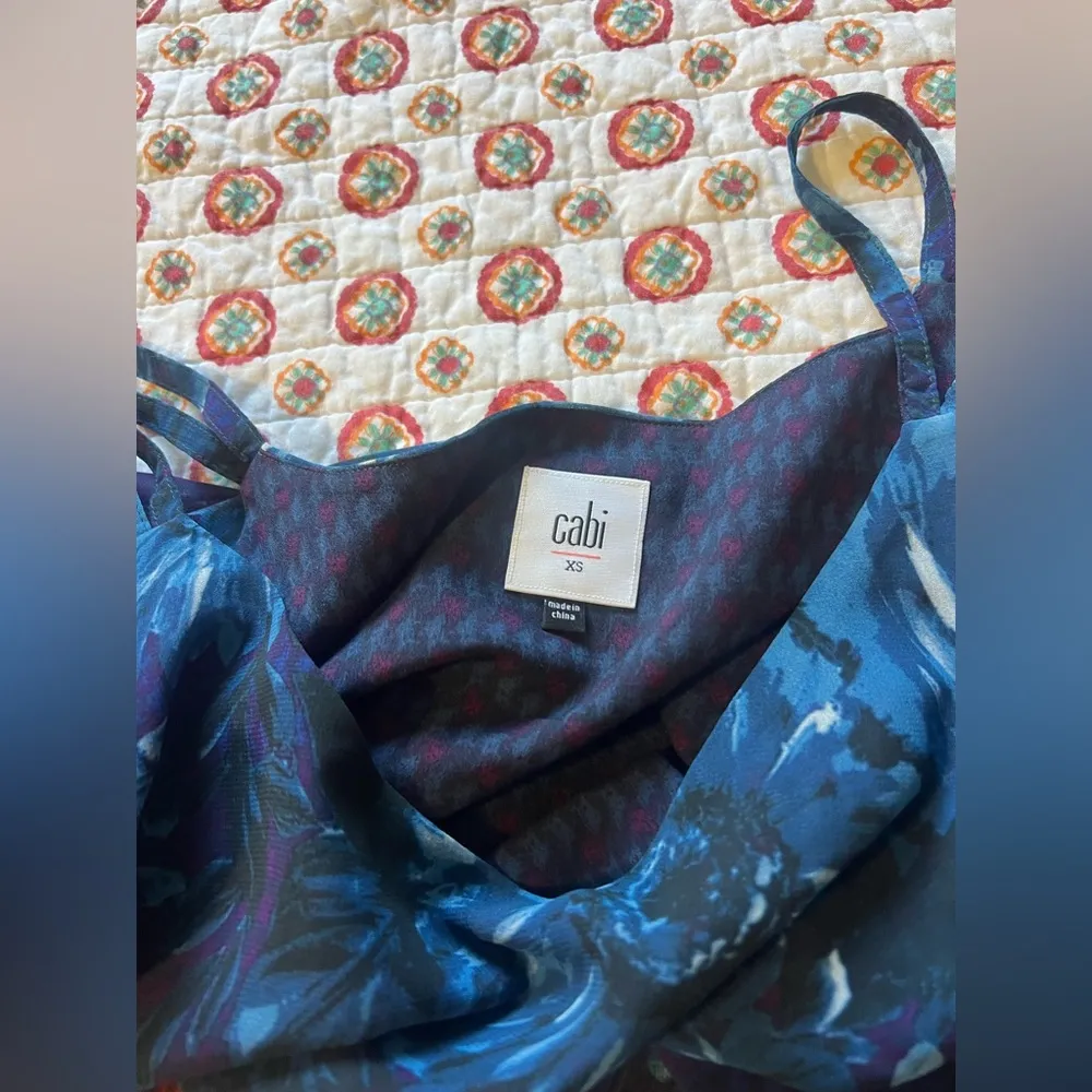 EUC Cabi Artist Camisole Blouse Floral Size XS Navy Blue - Image 4