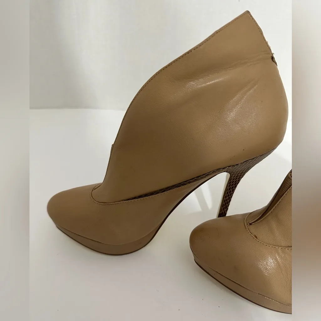 Charles by Charles David Tan Asymmetric Ankle Booties Snake Heel Y2K Size 7.5 - Image 4