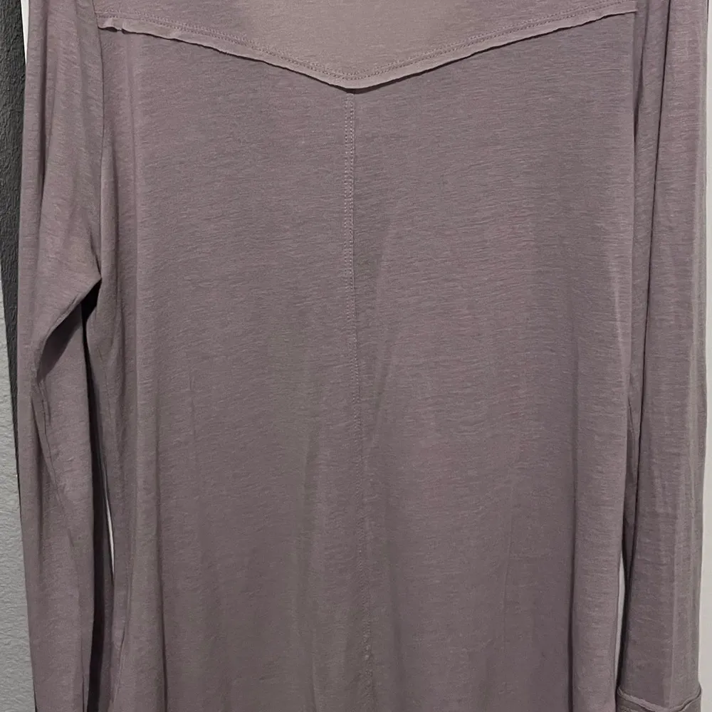 Young Fabulous & Broke Lilac
Linen Blend Knit Button Top Size medium - Image 5