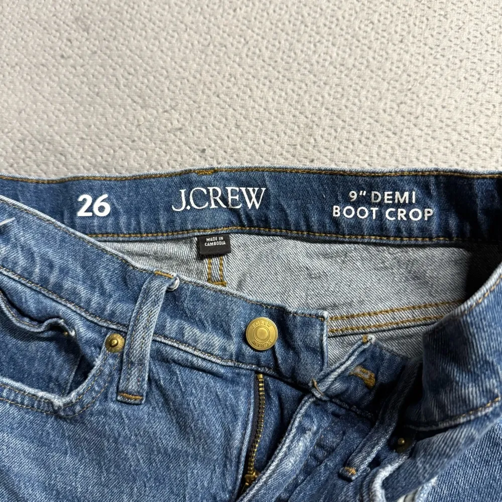 J. Crew 9" demi-boot crop jean raw hem in Wedgewood wash Size 26 EUC - Image 5