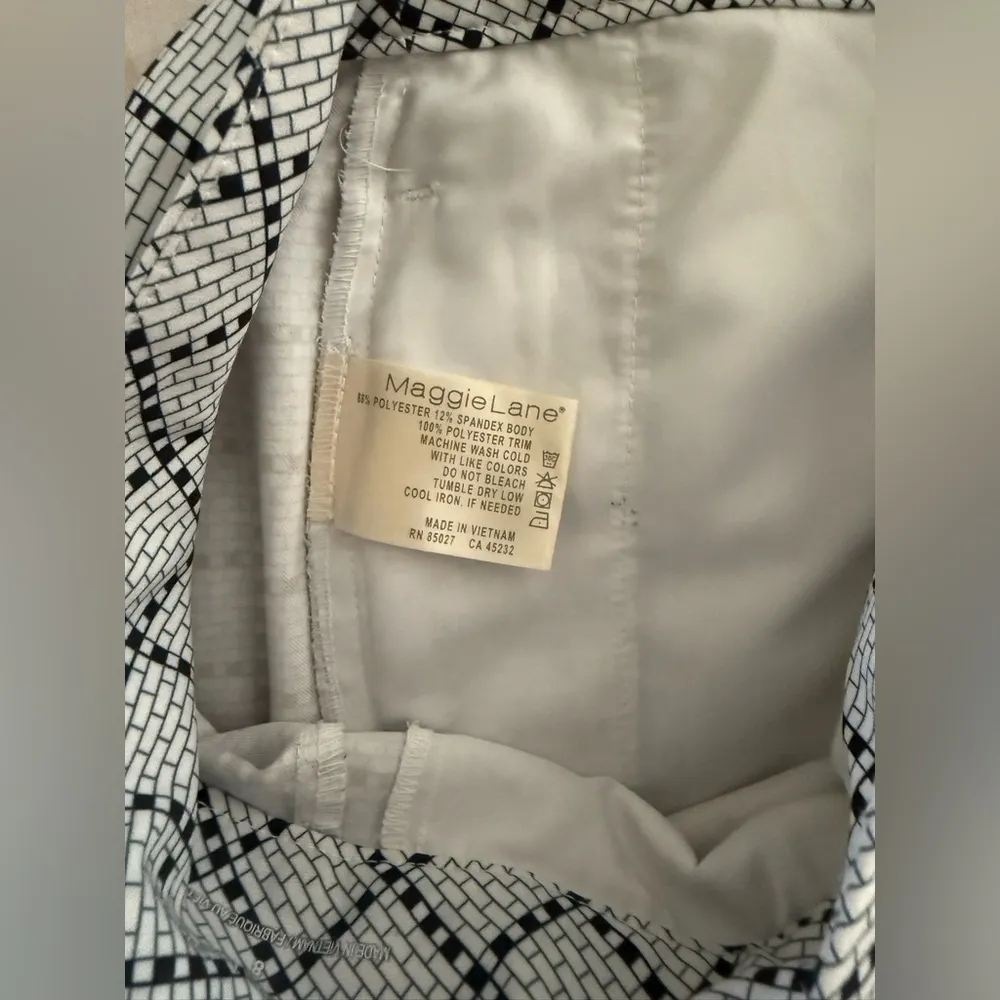 Women's Black & White Patterned MAGGIE LANE GOLF Stretch Shorts Size 8 - Image 10