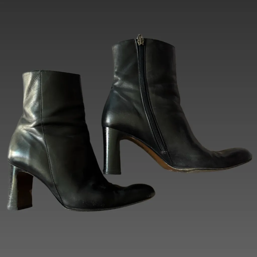 Ann Taylor Black Leather Ankle Booties Side Zip Heel‎ Boots 7.5 - Image 4